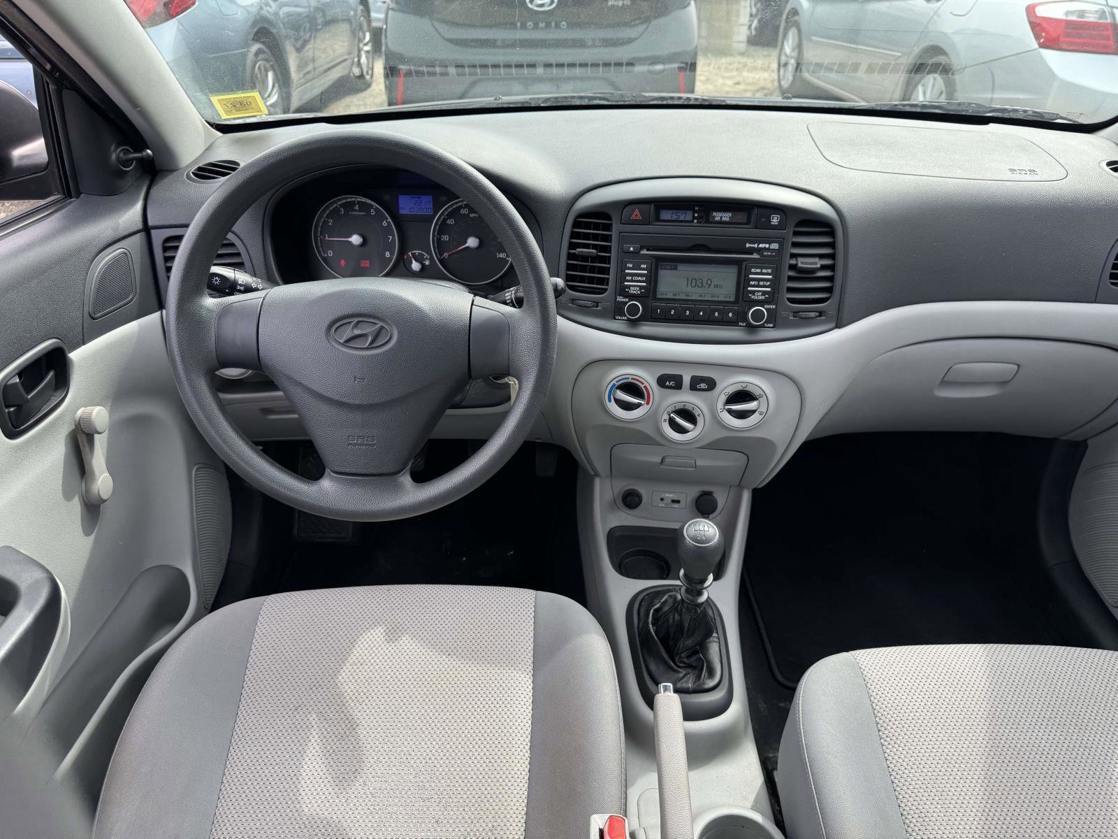 Used 2010 Hyundai Accent GLS image 10