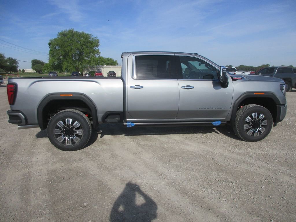 New 2026 GMC Sierra 3500 Denali w/ Denali Reserve Package AWD/4WD image 3