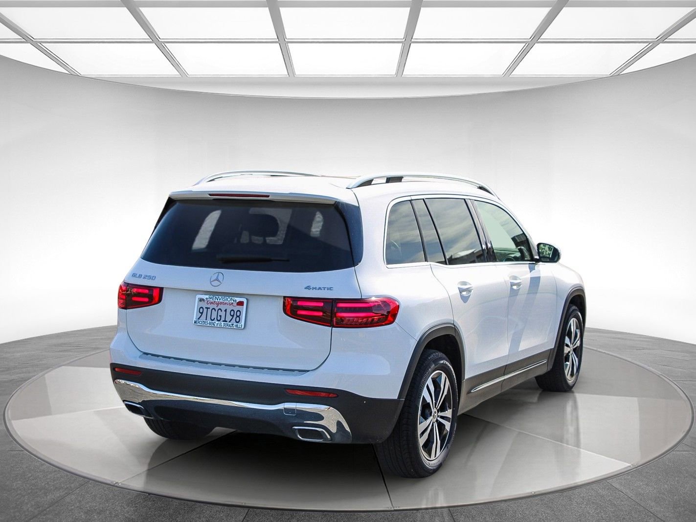 Used 2025 Mercedes-Benz GLB 250 4MATIC image 4