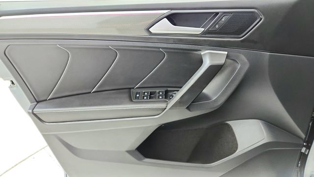 Used 2023 Volkswagen Tiguan SE R-Line image 38