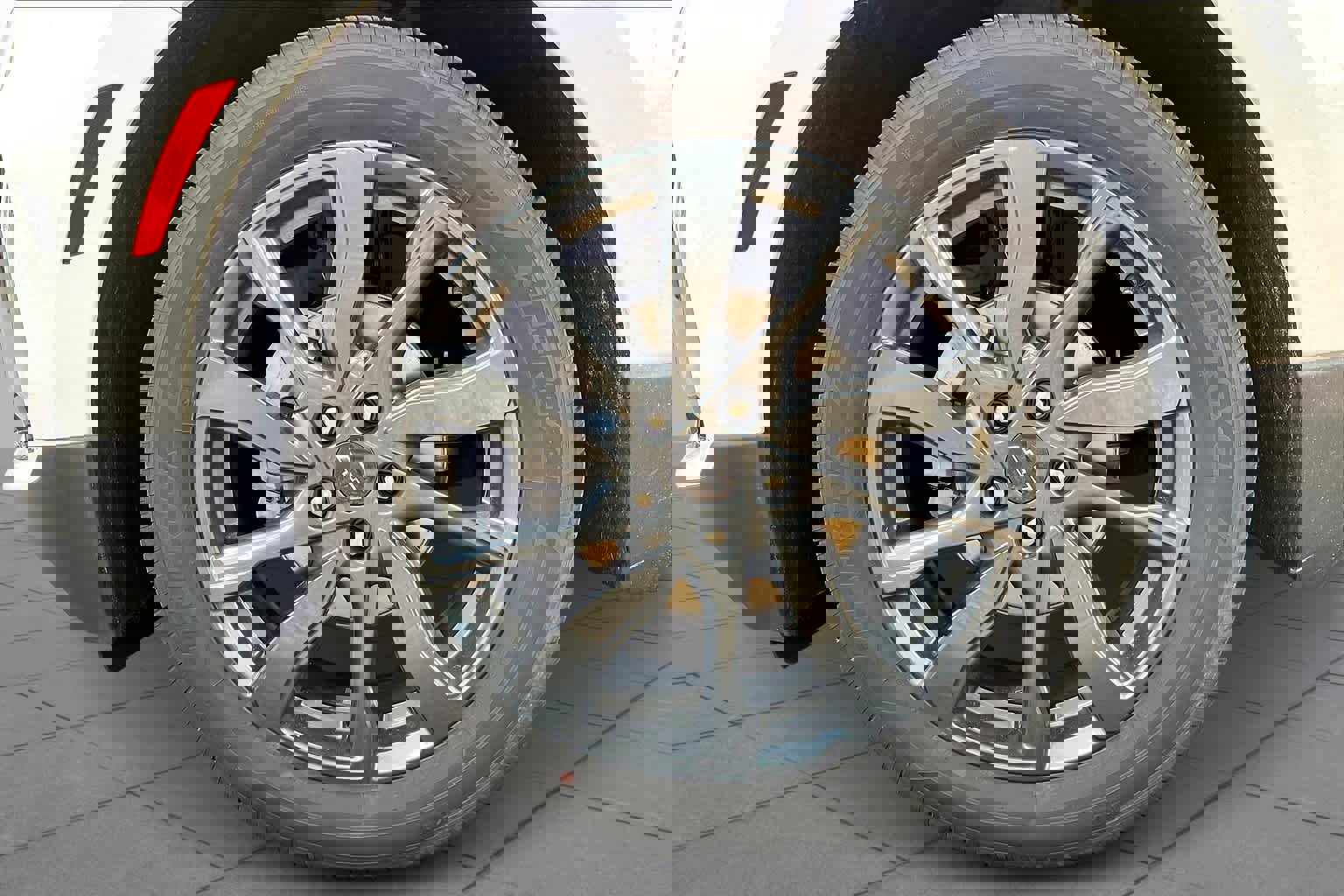 Used 2023 Chevrolet Equinox RS w/ RS Leather Package image 10