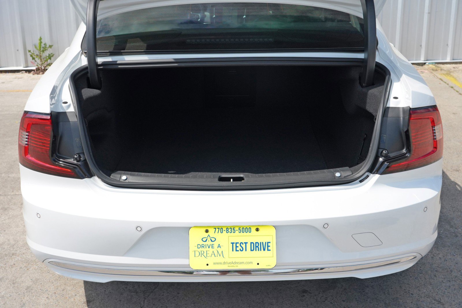 Used 2023 Volvo S90 B6 Plus w/ Protection Package Premier image 10