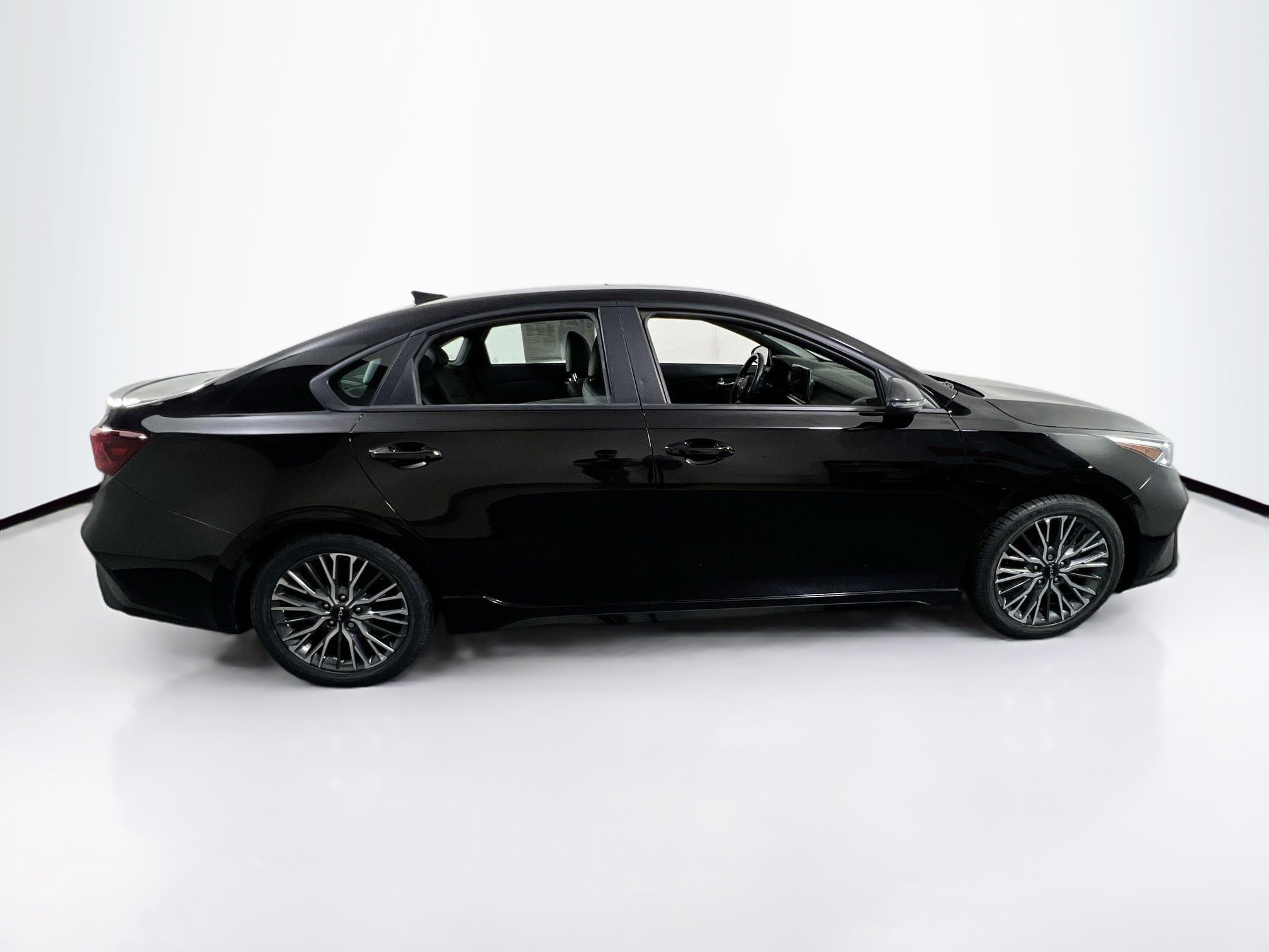 Used 2023 Kia Forte GT-Line w/ GT-Line Premium Package image 4