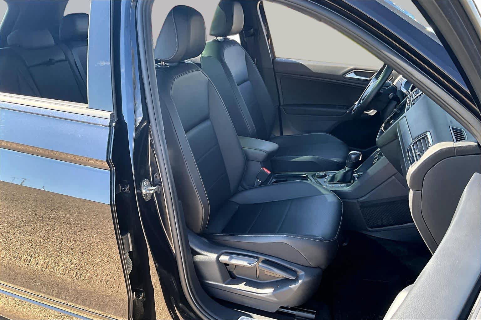 Used 2020 Volkswagen Tiguan SE R-Line AWD/4WD image 9