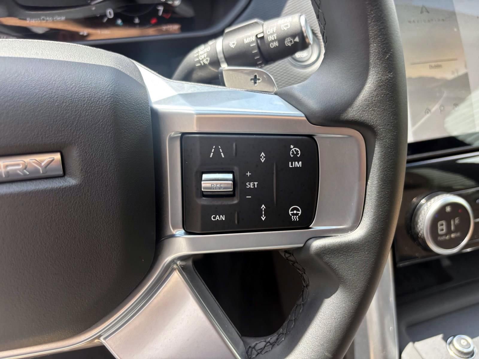 Used 2025 Land Rover Discovery Dynamic SE AWD/4WD image 15