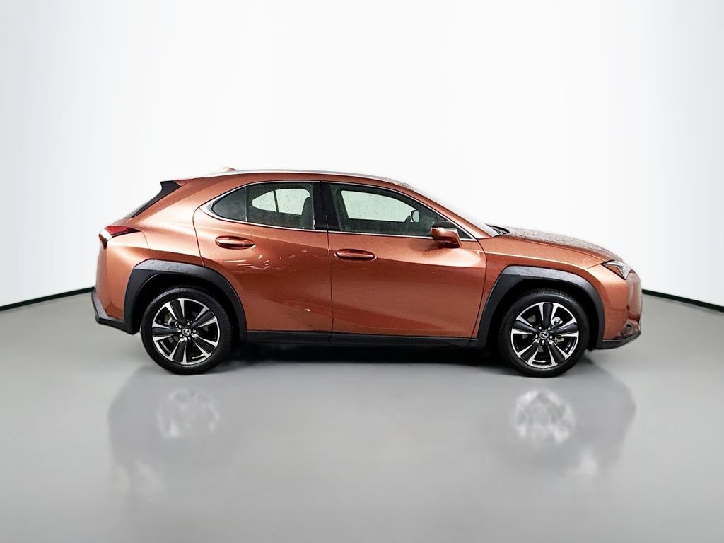 Certified 2025 Lexus UX 300h FWD w/ Accessory Package (Z2) image 4