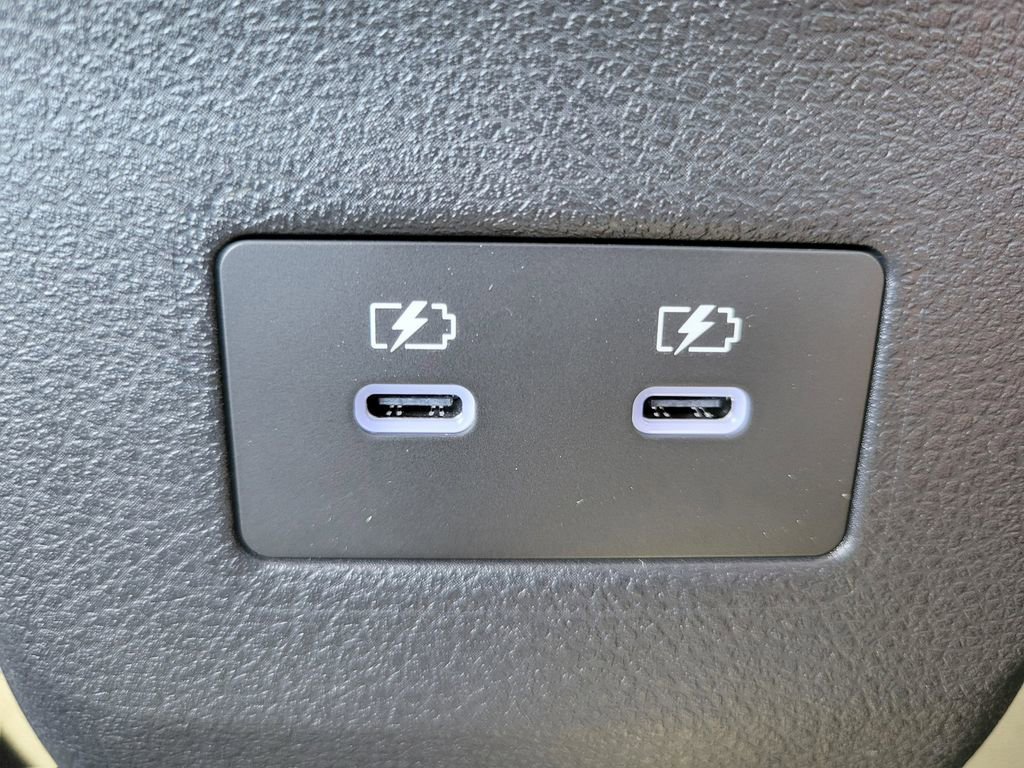 New 2025 Nissan Kicks SR image 30