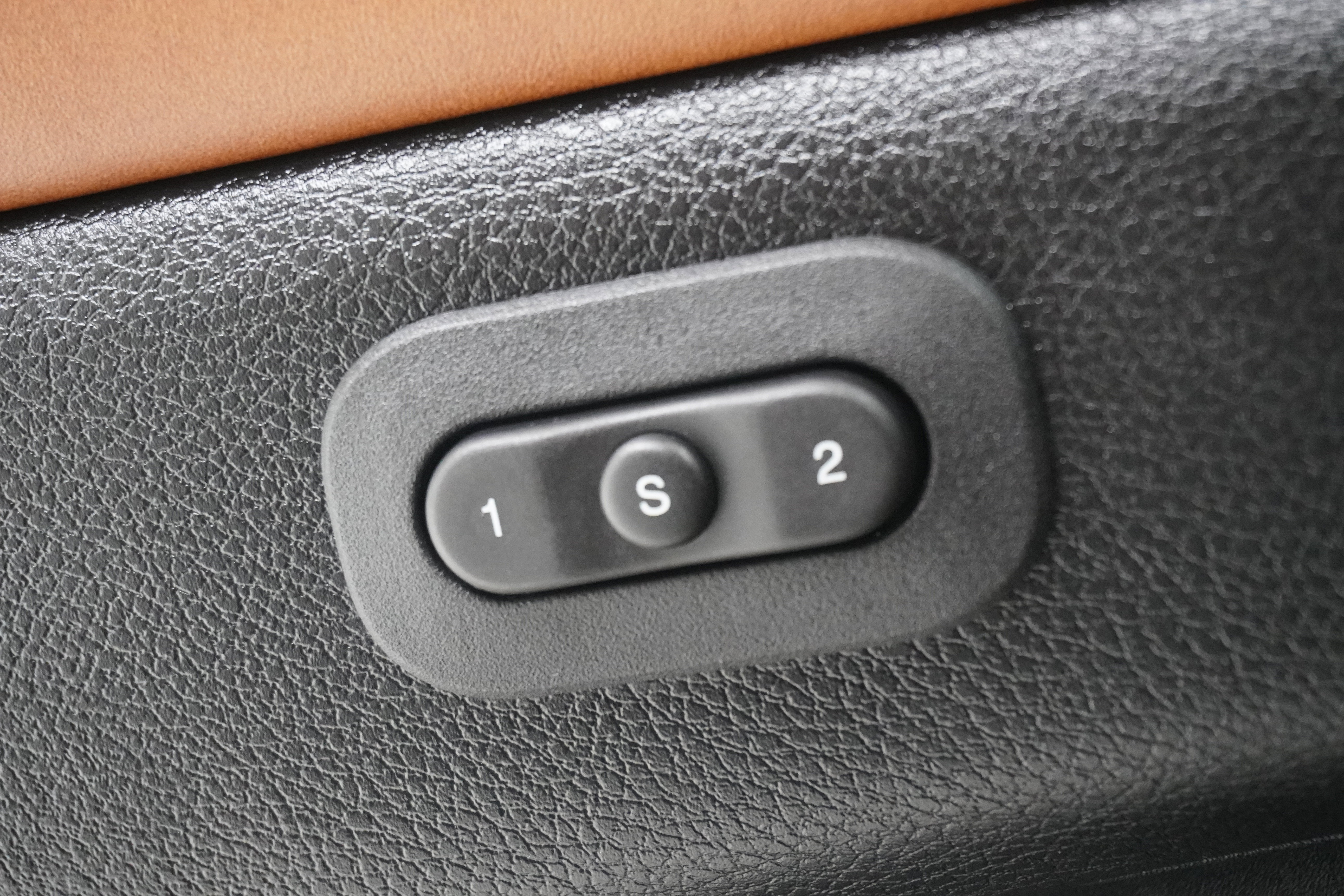 Used 2013 Jeep Grand Cherokee Overland Summit image 15