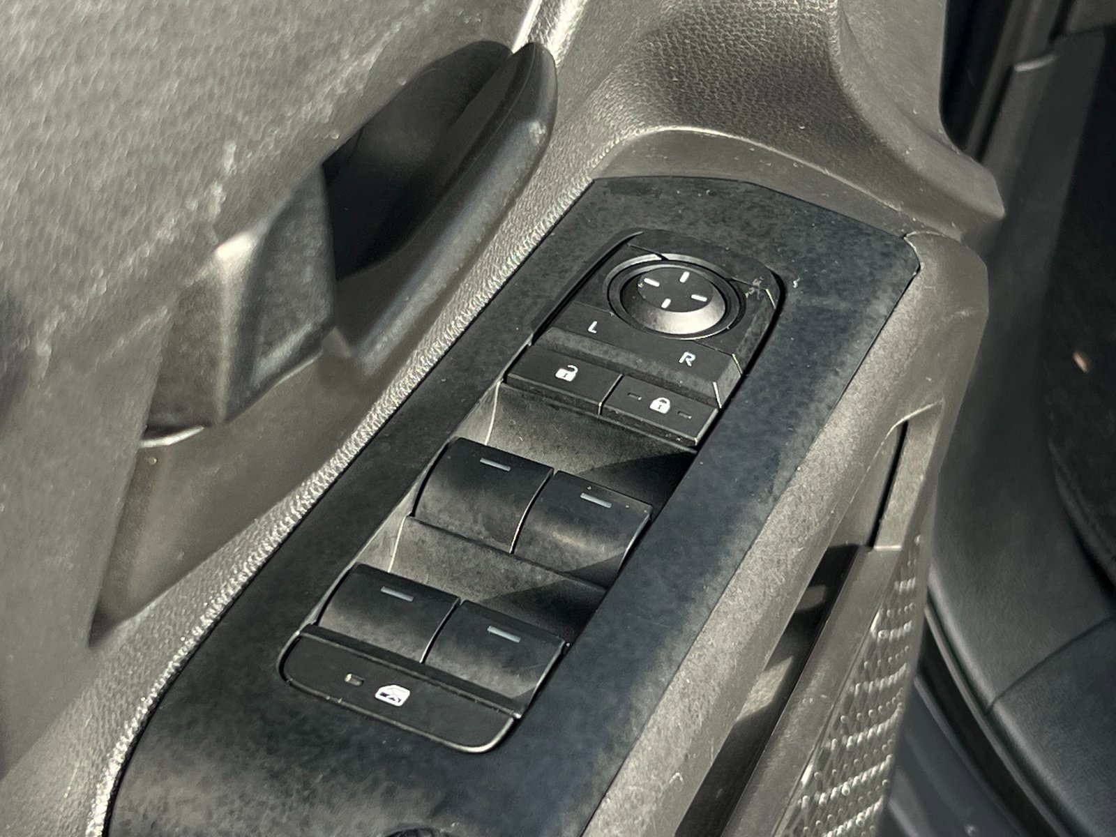 Used 2025 Toyota Tacoma SR5 image 26