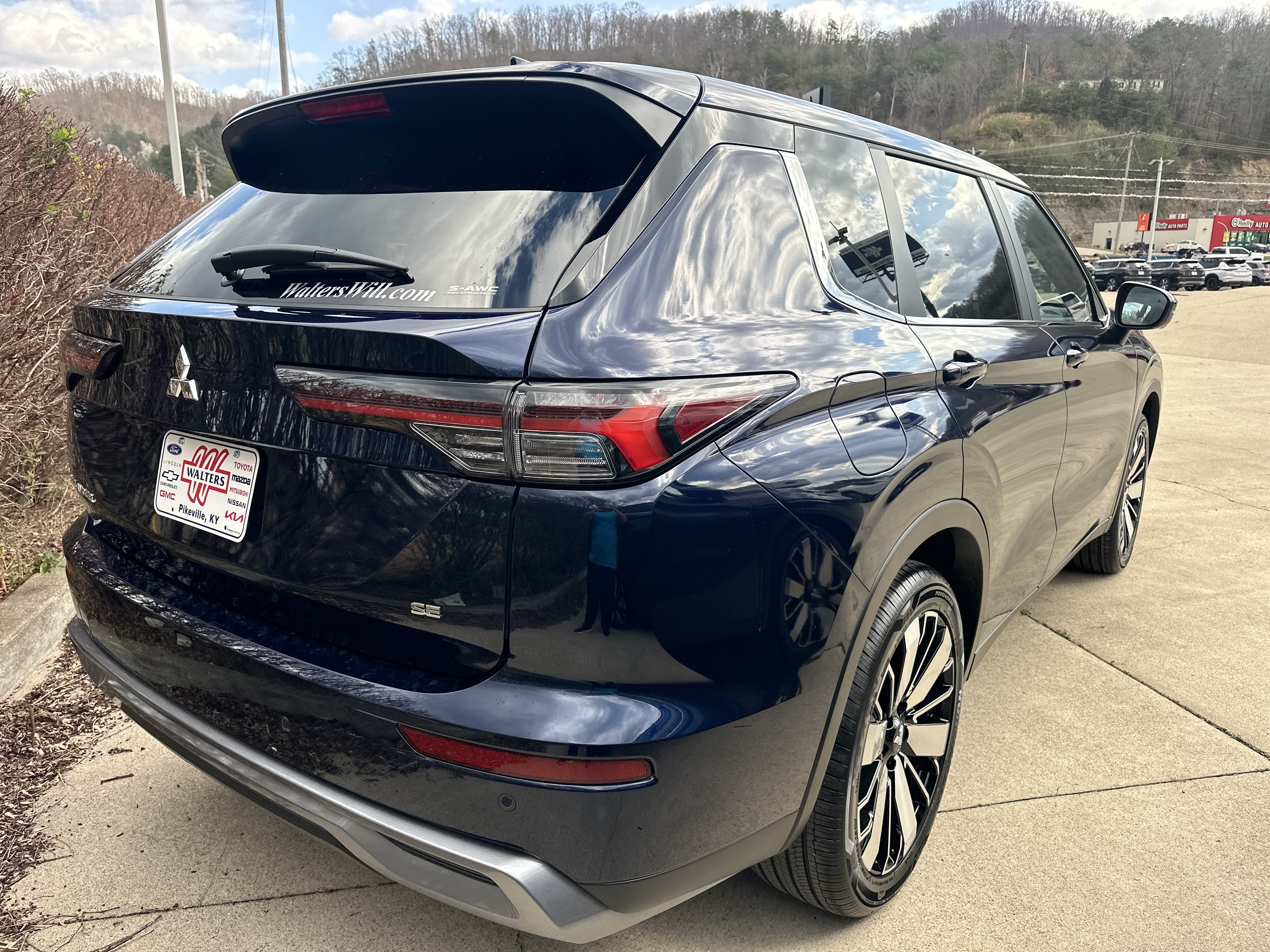 New 2026 Mitsubishi Outlander SE AWD/4WD image 2
