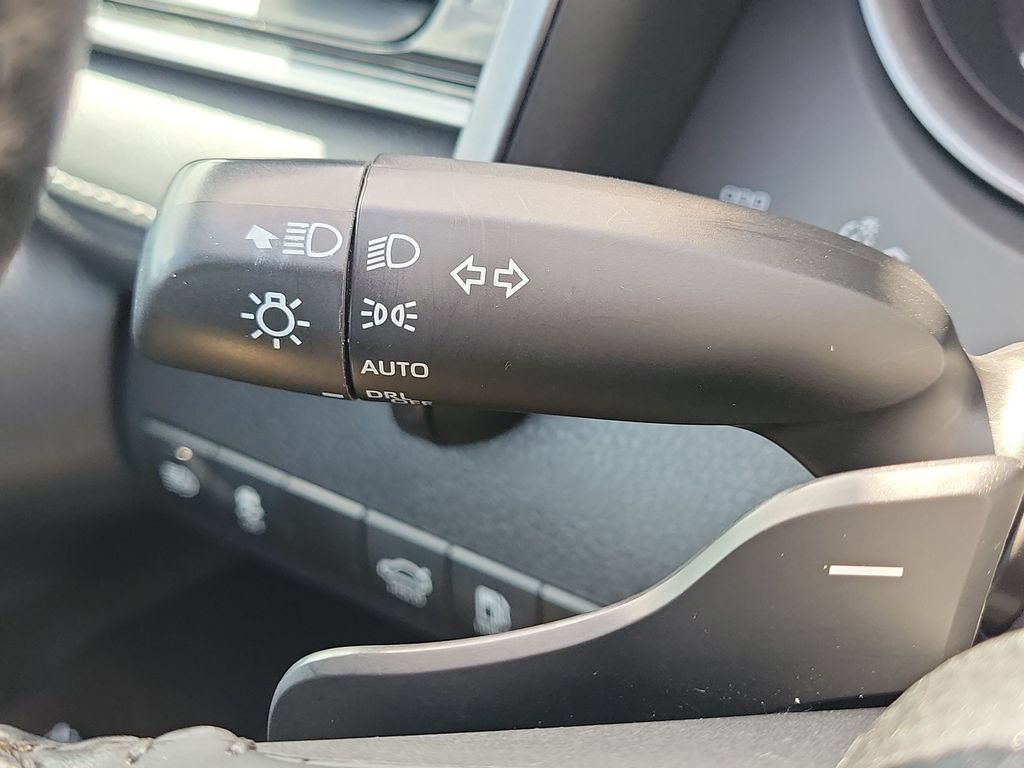 Used 2021 Toyota Camry SE FWD image 12