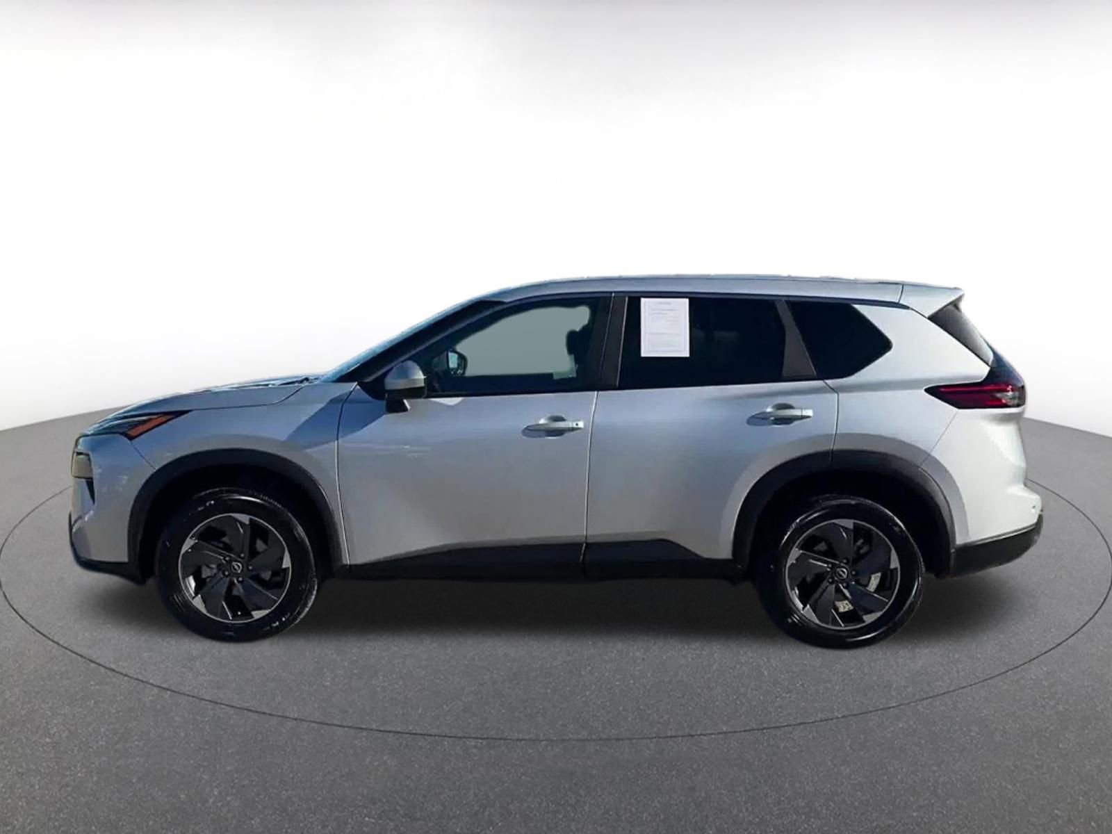 Used 2025 Nissan Rogue SV image 9