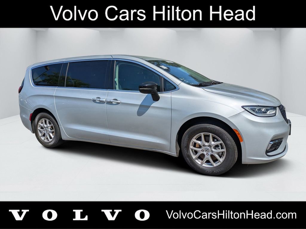 Used 2024 Chrysler Pacifica Touring-L FWD image 1