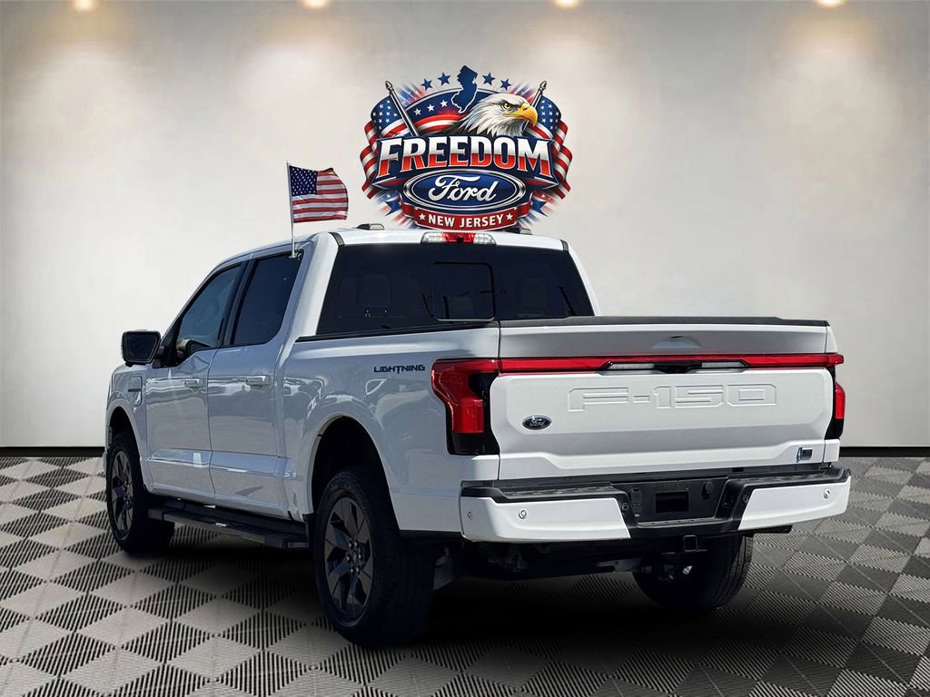 Used 2022 Ford F150 Lightning Lariat image 3