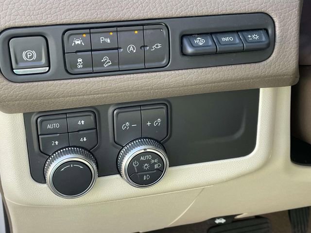 Used 2021 GMC Yukon Denali w/ Denali Premium Package AWD/4WD image 19