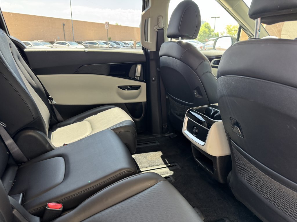 Used 2024 Kia Carnival EX FWD image 37
