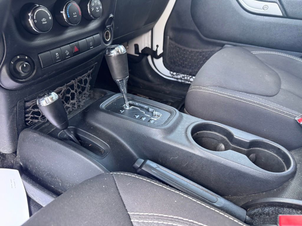 Used 2014 Jeep Wrangler Unlimited Sahara w/ Connectivity Group AWD/4WD image 20