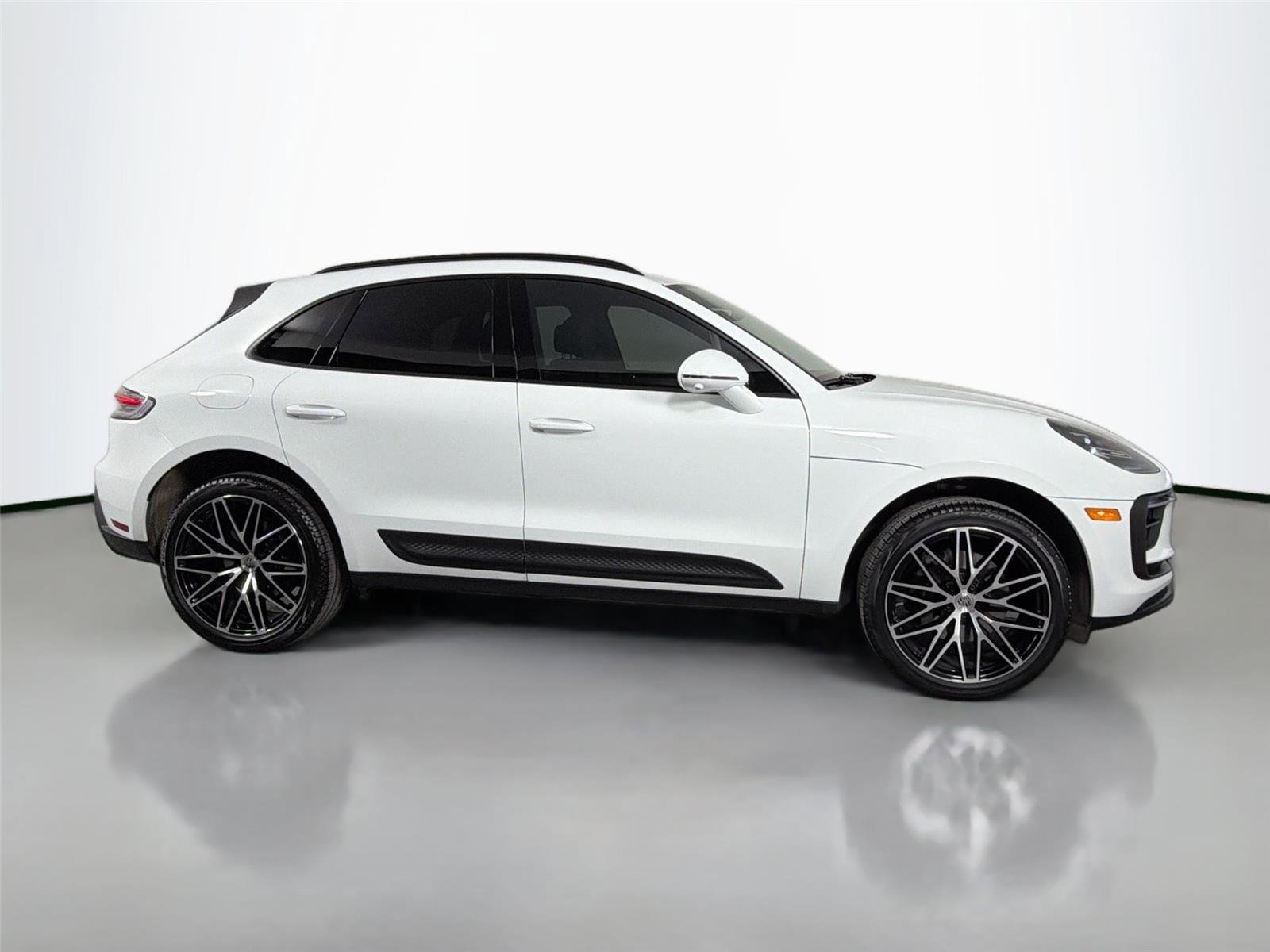 Certified 2026 Porsche Macan Turbo AWD/4WD image 8