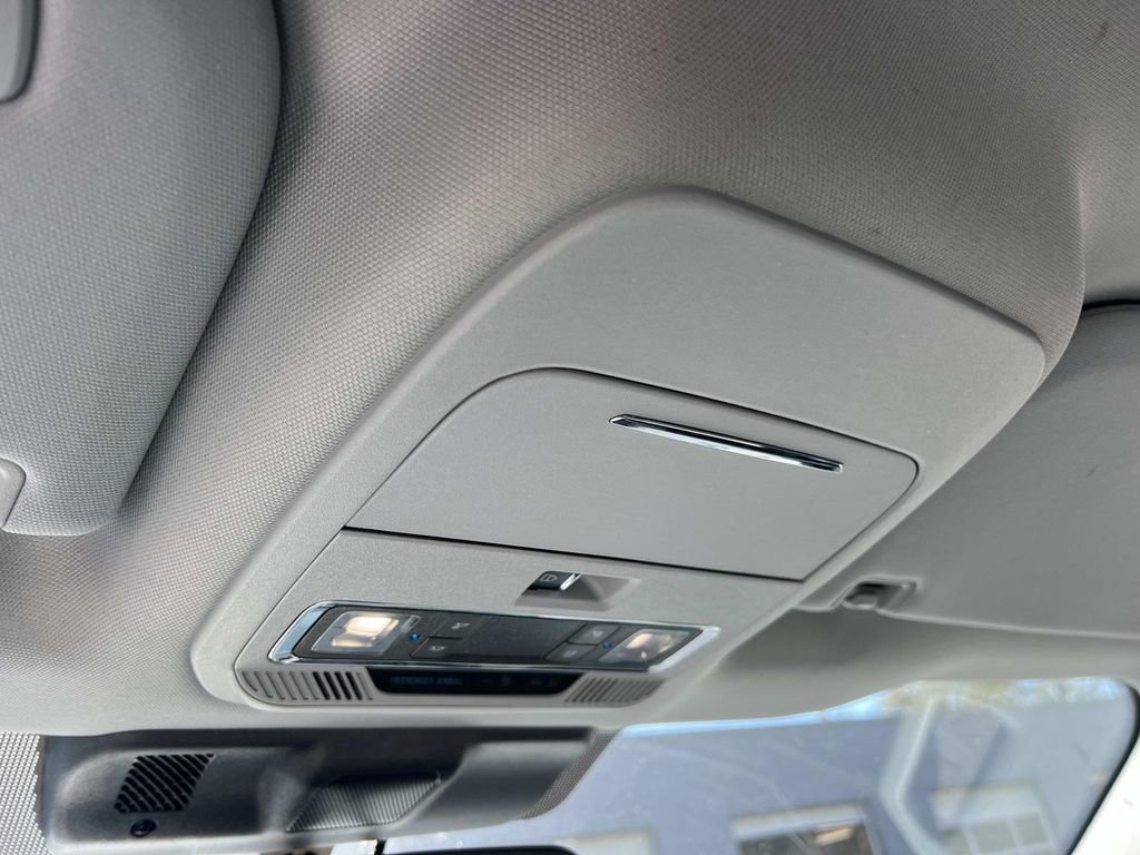 Used 2022 Ford F150 Lariat w/ Equipment Group 502A High image 32