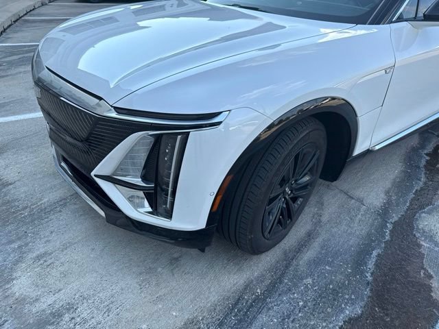 Used 2024 Cadillac Lyriq Luxury AWD/4WD image 2