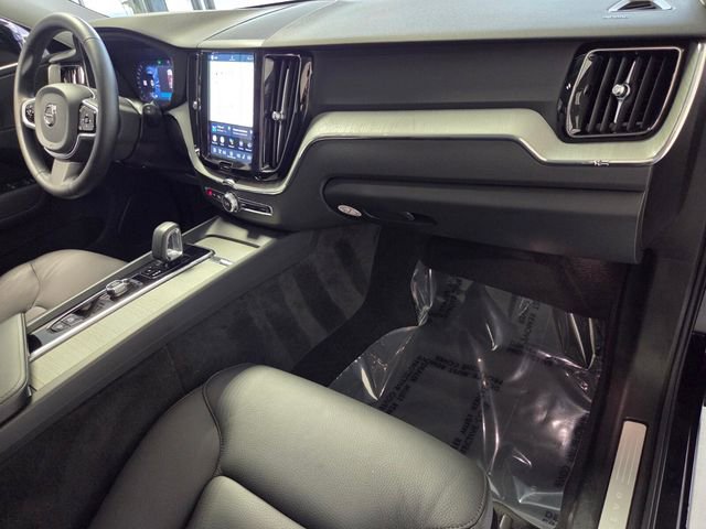 Certified 2025 Volvo XC60 B5 Plus image 22