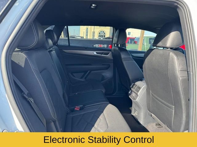Used 2024 Volkswagen Atlas Cross Sport SE image 12