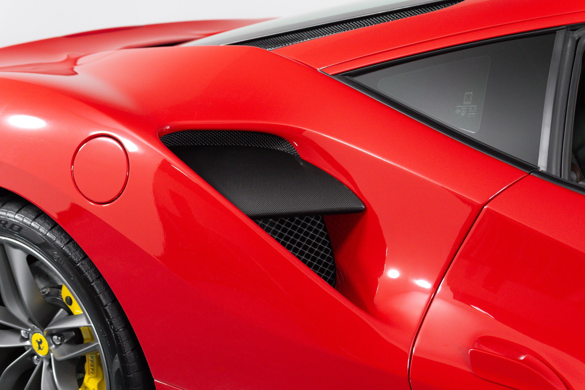 Used 2017 Ferrari 488 GTB RWD image 19