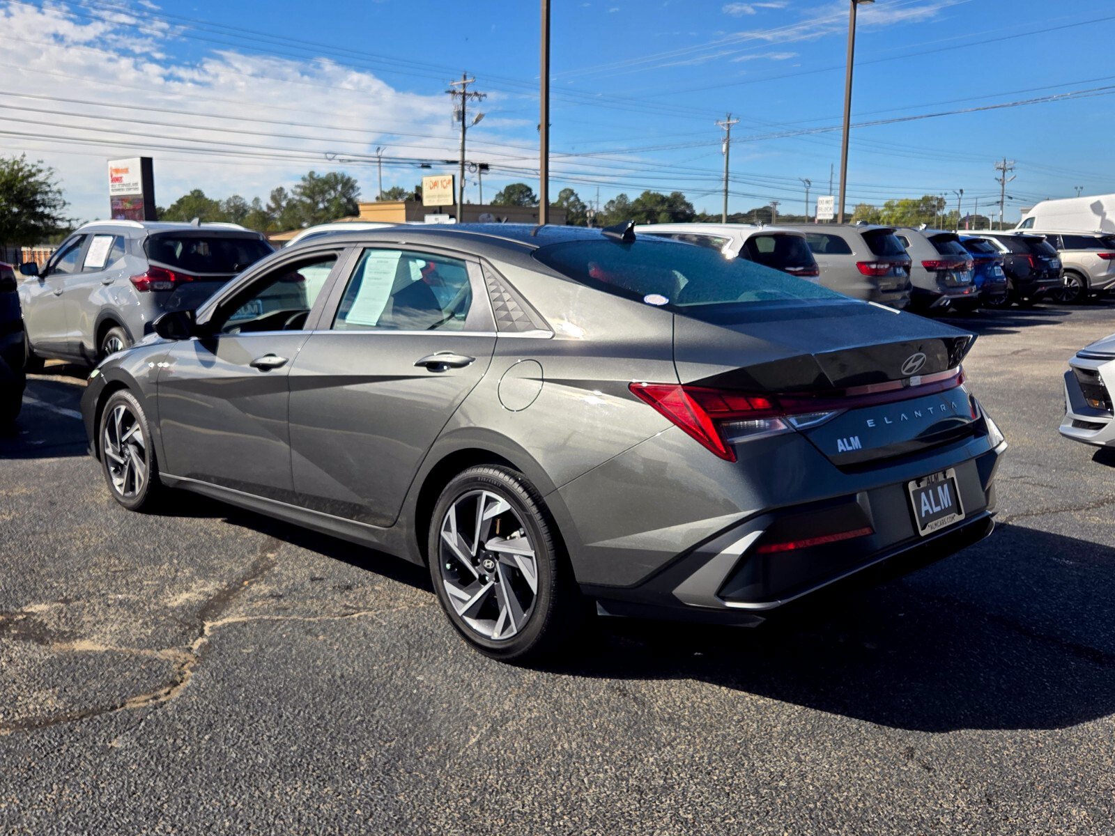Used 2025 Hyundai Elantra SEL FWD image 9