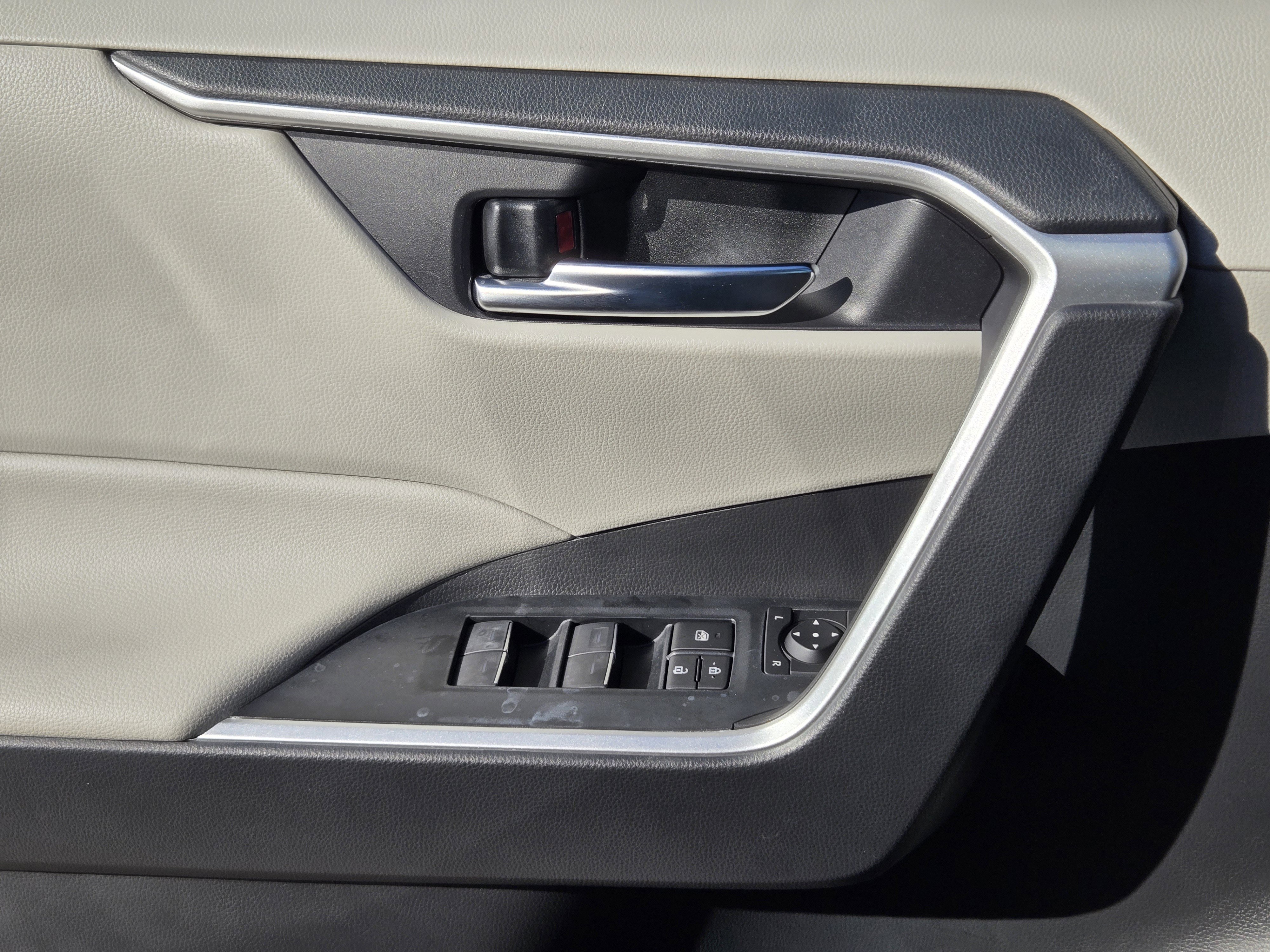 Used 2024 Toyota RAV4 XLE w/ Convenience Package image 29