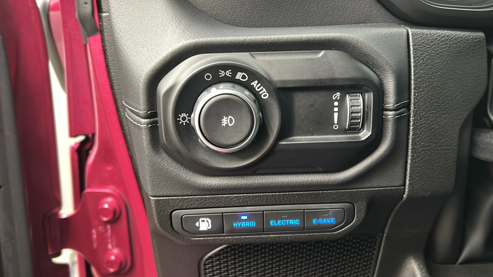 Used 2024 Jeep Wrangler Unlimited Sahara w/ Safety Group image 30