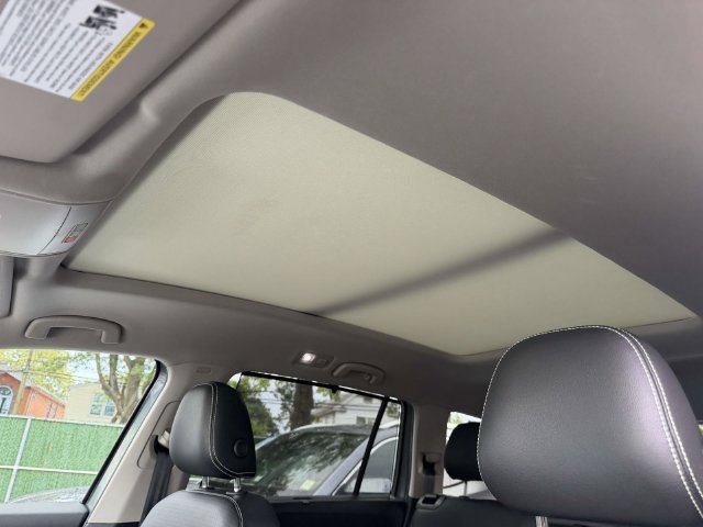Certified 2023 Volkswagen Atlas SE w/ Panoramic Sunroof Package AWD/4WD image 21