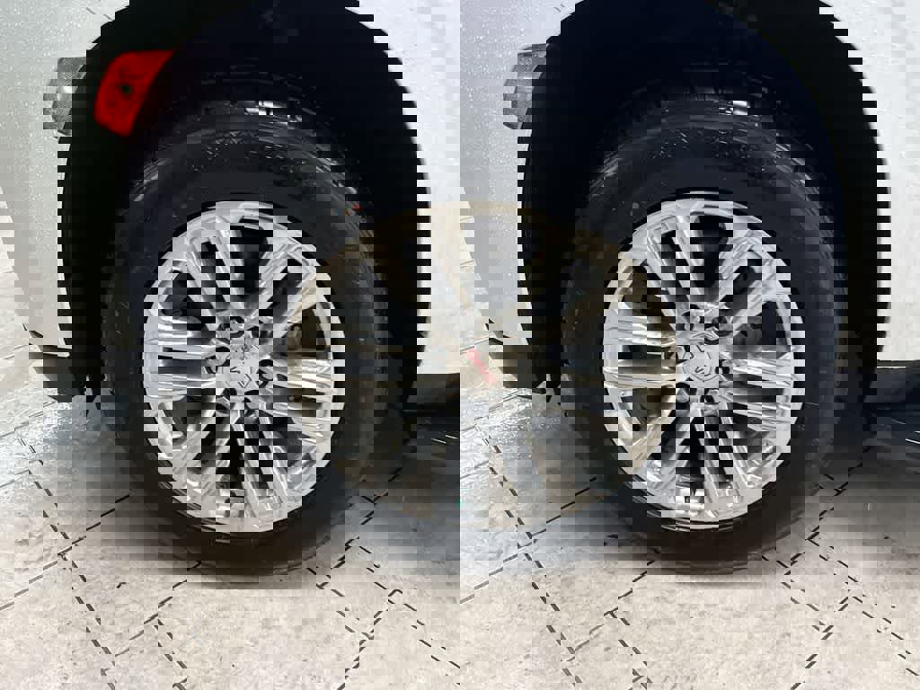 Used 2021 GMC Yukon XL SLT image 14