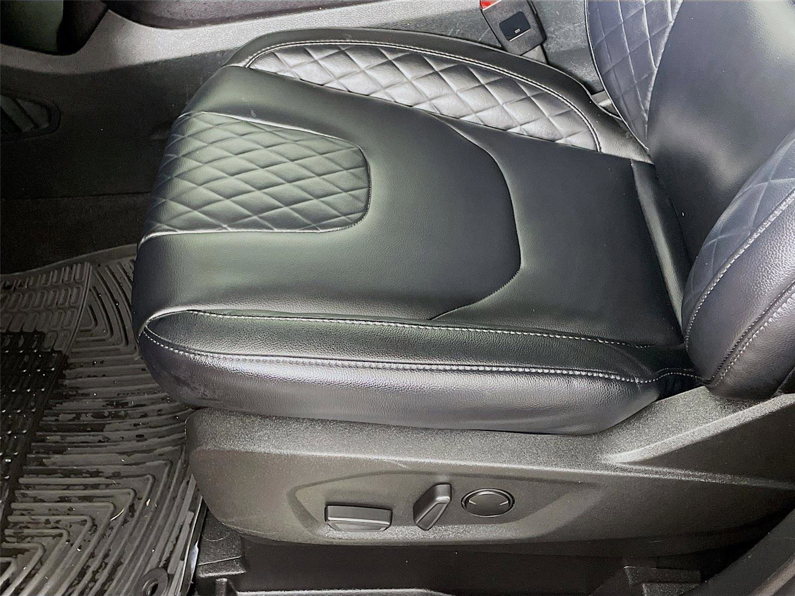 Used 2023 Ford Edge Titanium image 22