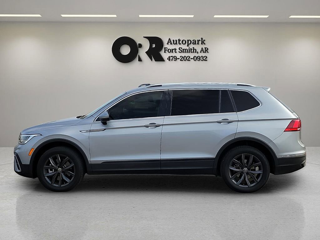 Used 2023 Volkswagen Tiguan SE image 3