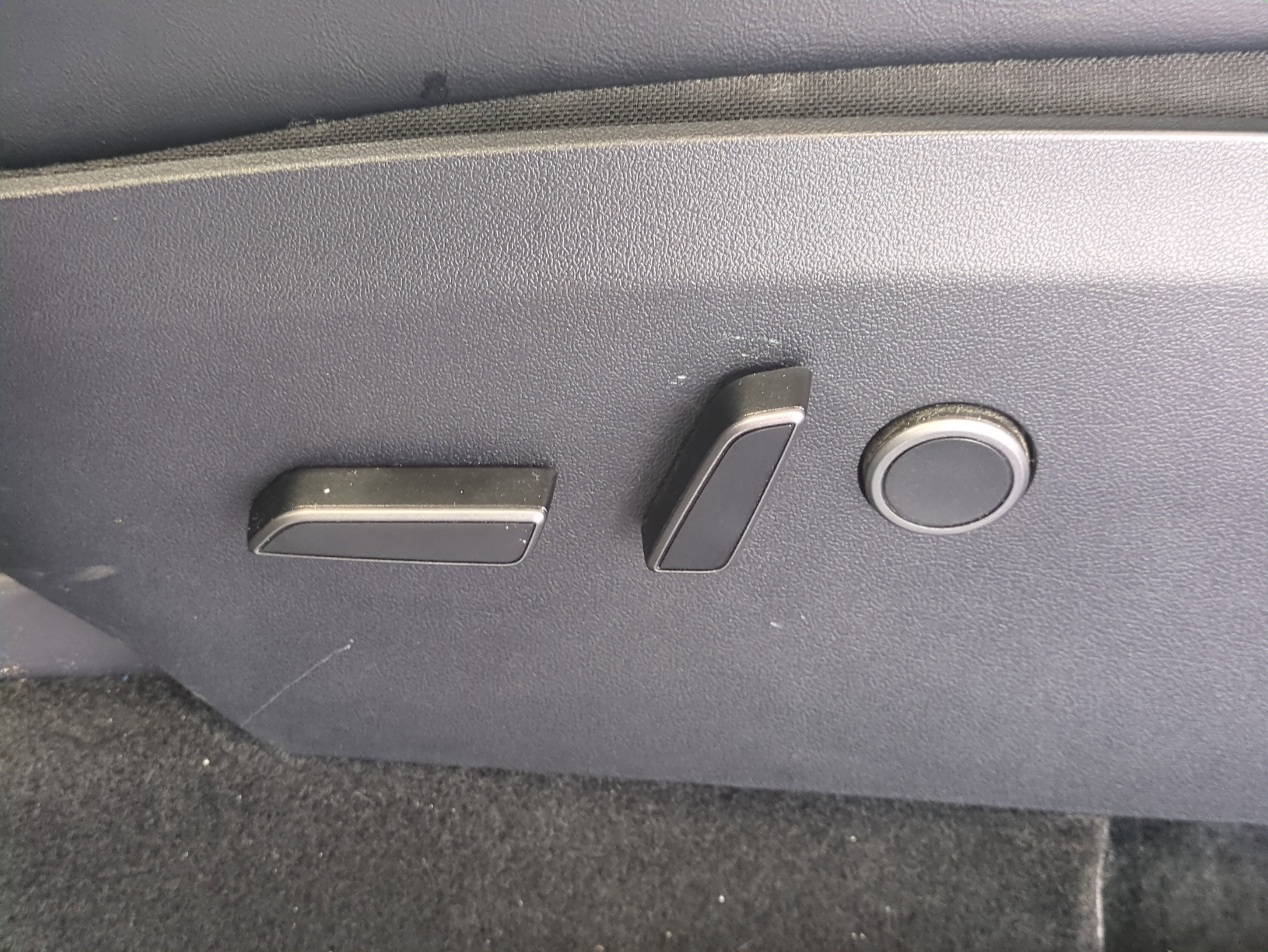 Used 2022 Tesla Model Y Long Range image 21