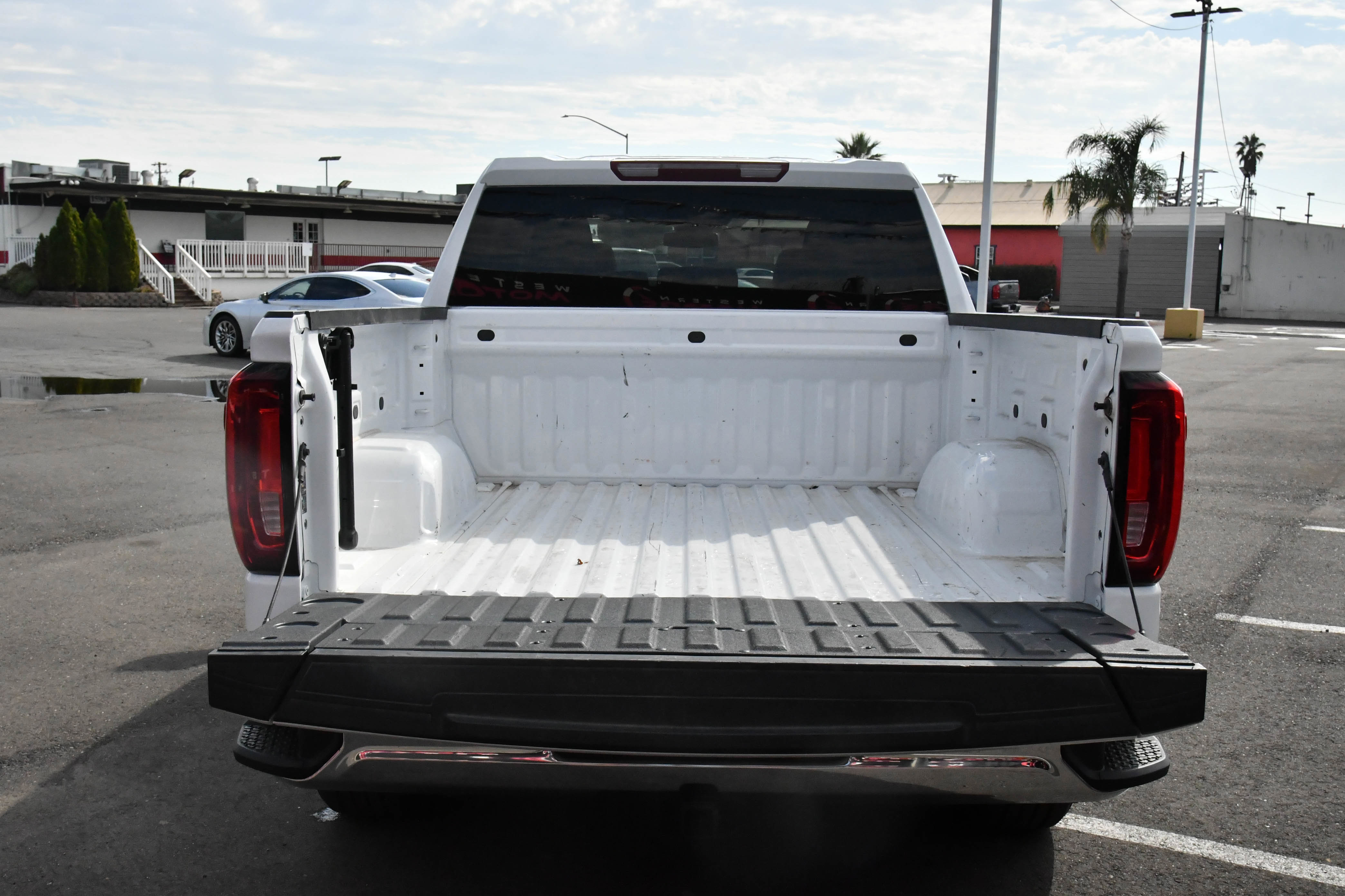 Used 2024 GMC Sierra 1500 SLT image 42