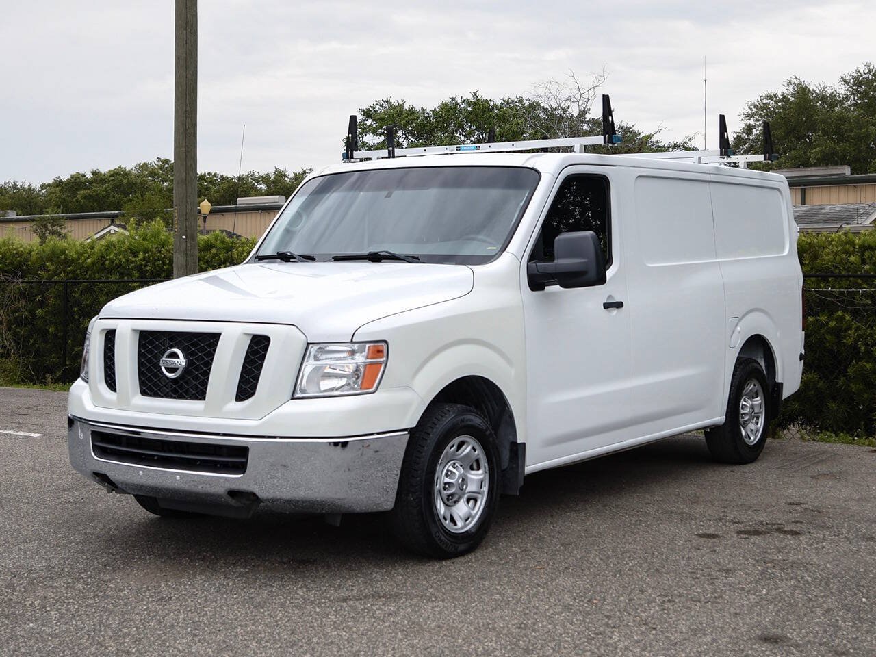 Used 2019 Nissan NV 2500 SV RWD image 2