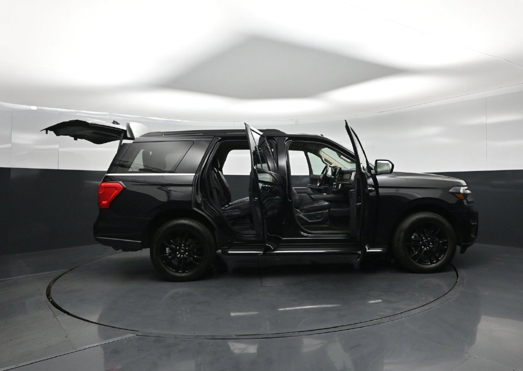 Used 2022 Ford Expedition XLT RWD image 4