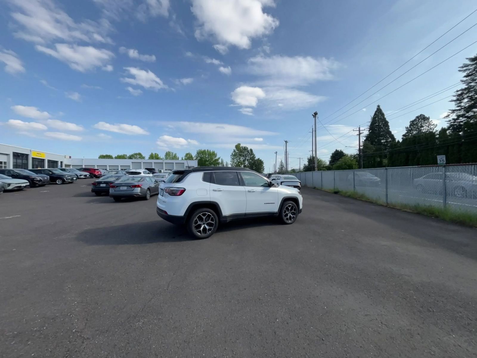 Used 2025 Jeep Compass Limited AWD/4WD image 15