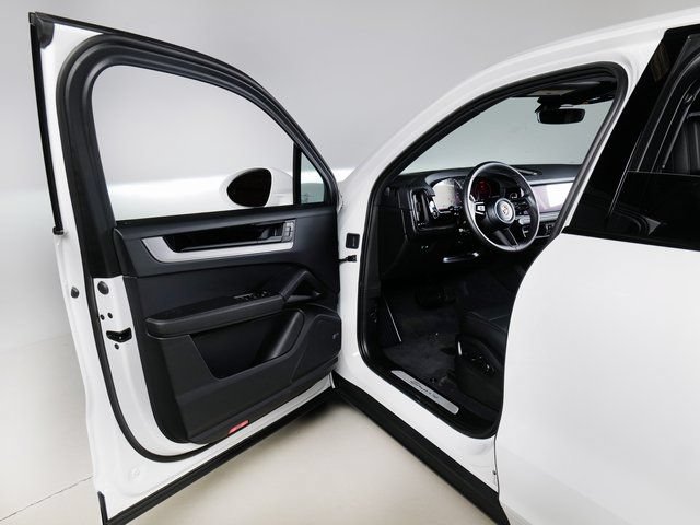 Certified 2026 Porsche Cayenne AWD/4WD image 25