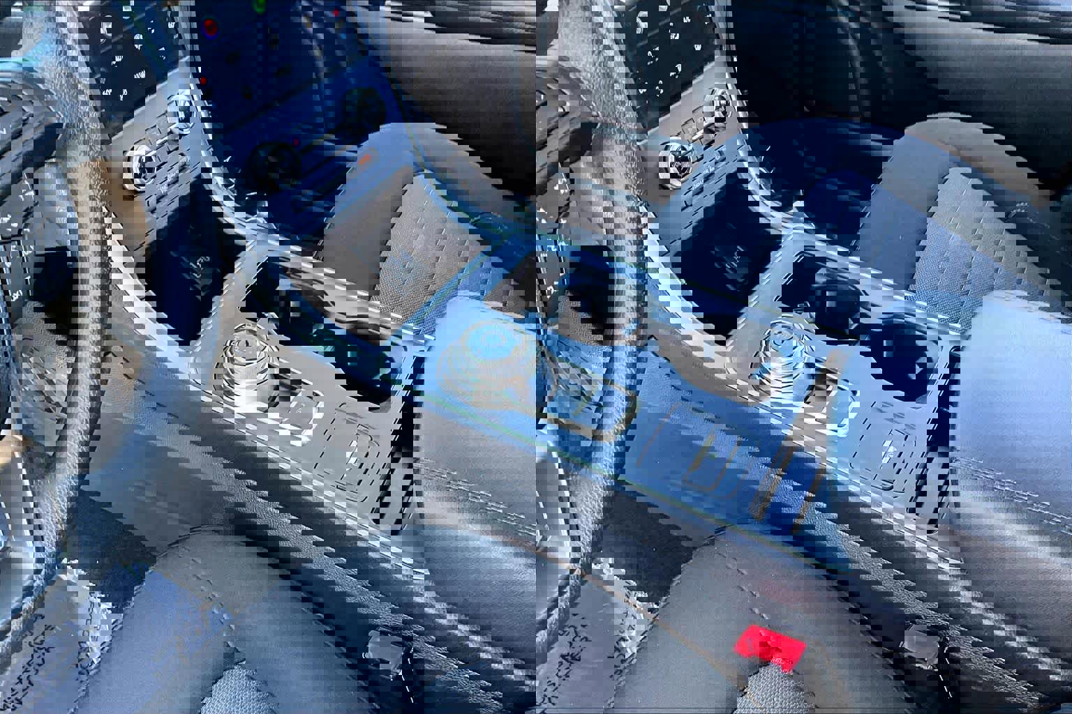 Used 2022 Ford Edge SE w/ Black Appearance Package image 16