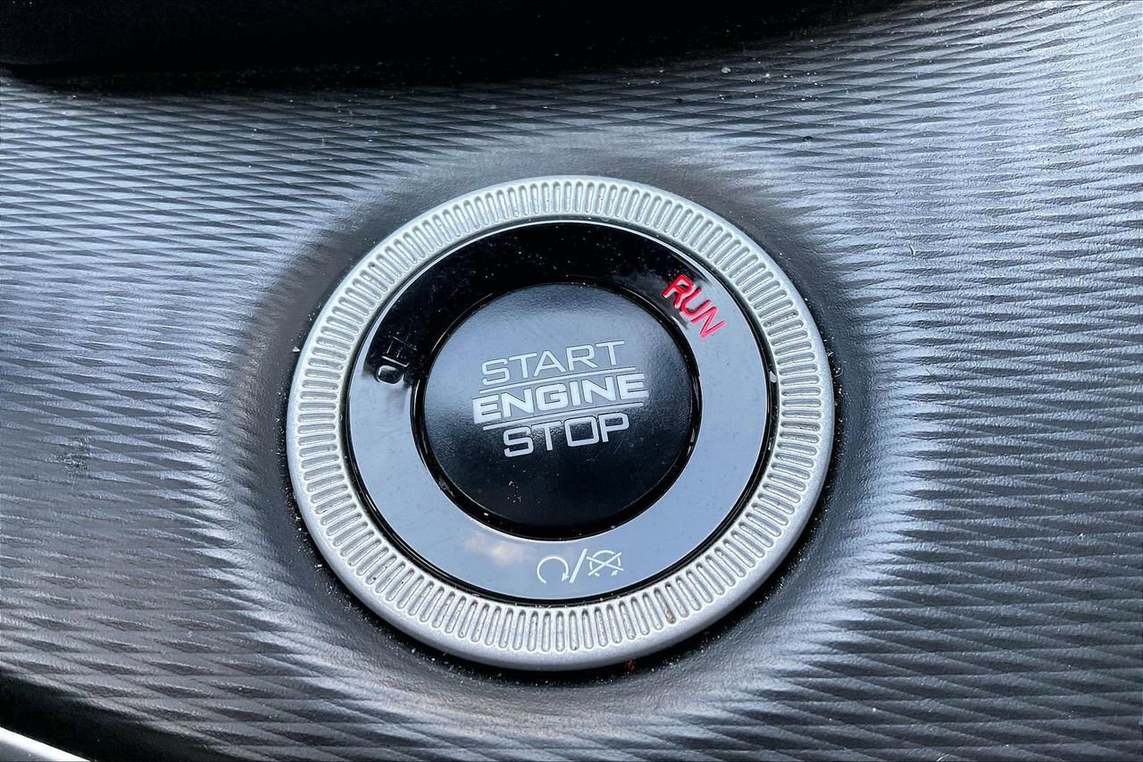 Certified 2025 Jeep Grand Cherokee Altitude image 27