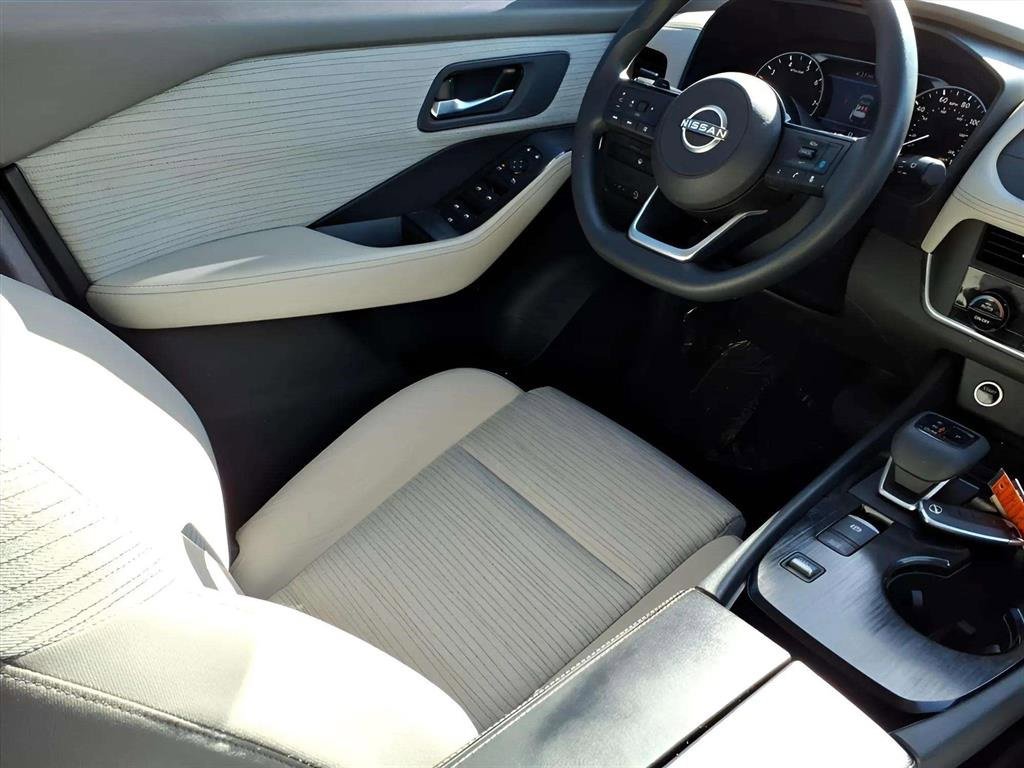 Used 2023 Nissan Rogue SV image 9