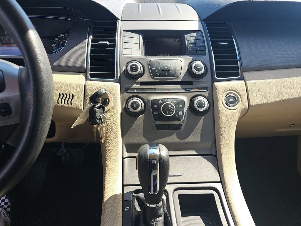 Used 2016 Ford Taurus SE FWD image 10