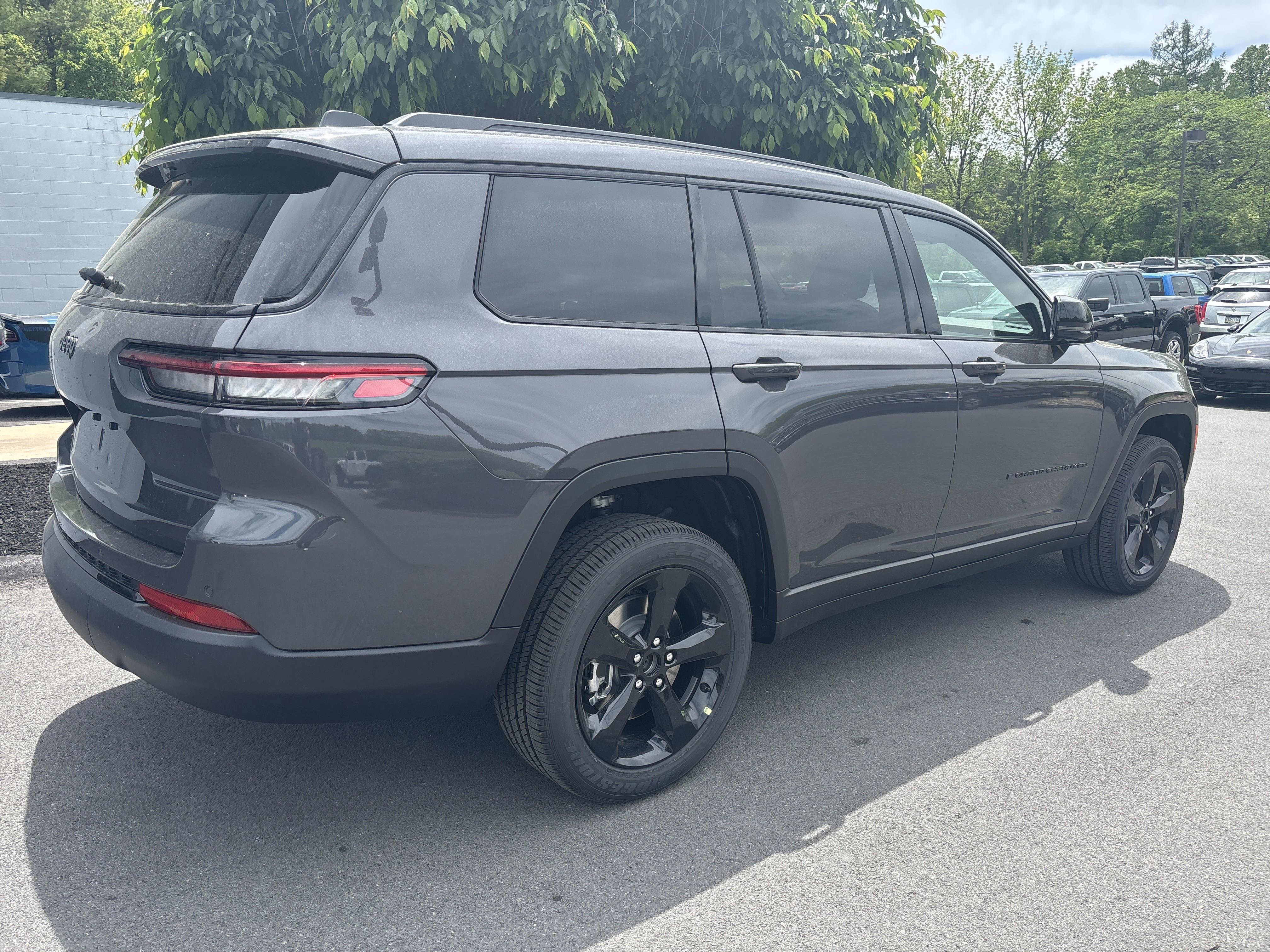 New 2025 Jeep Grand Cherokee L Altitude image 3