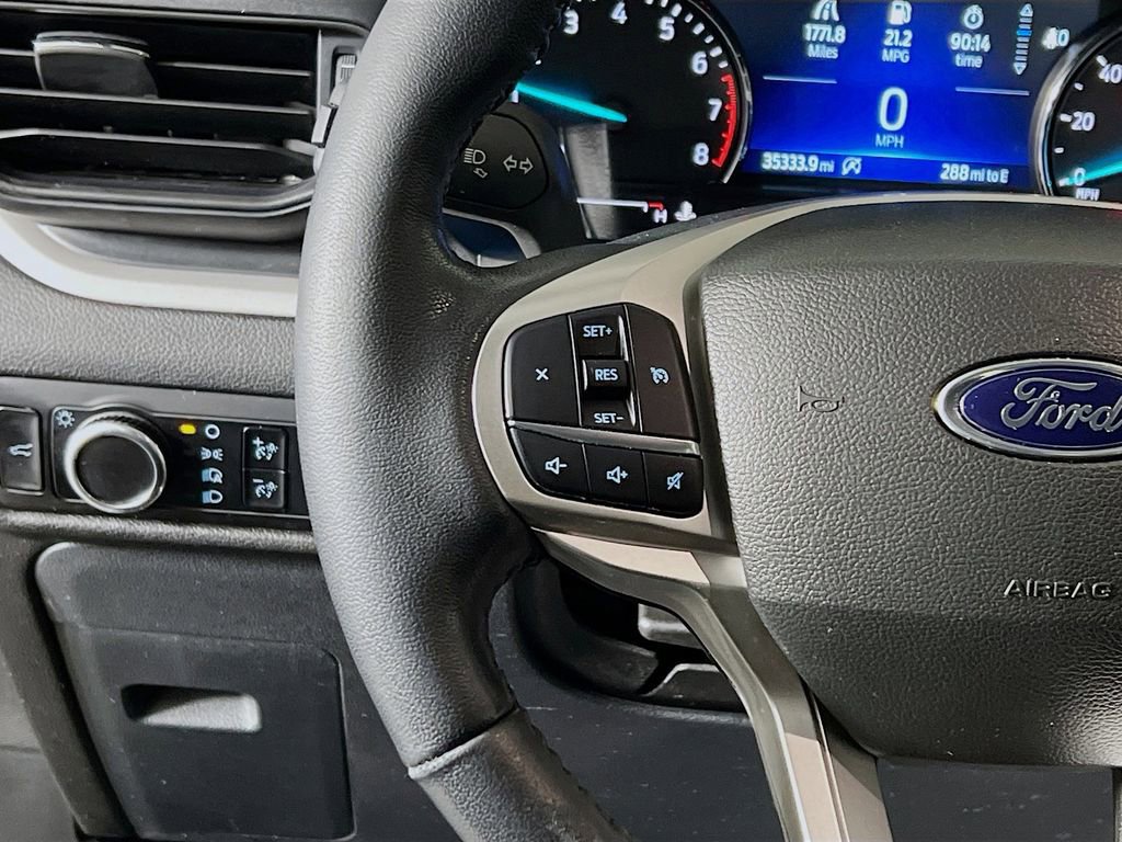Used 2023 Ford Explorer XLT AWD/4WD image 10