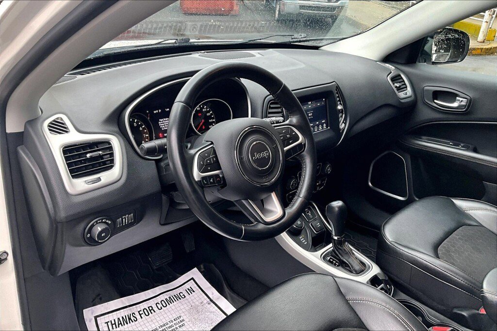 Used 2020 Jeep Compass Latitude image 10