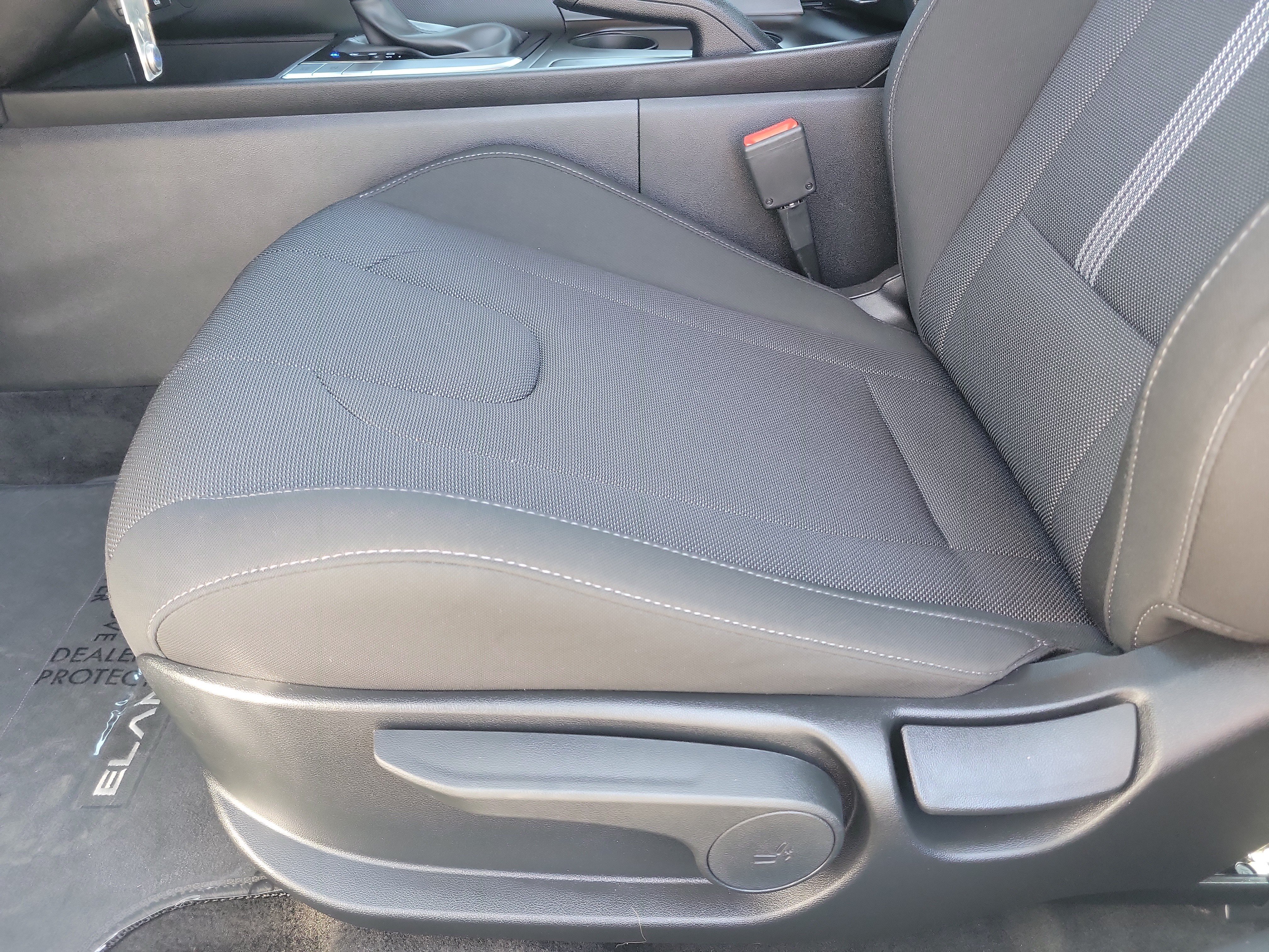Certified 2025 Hyundai Elantra SE FWD image 20