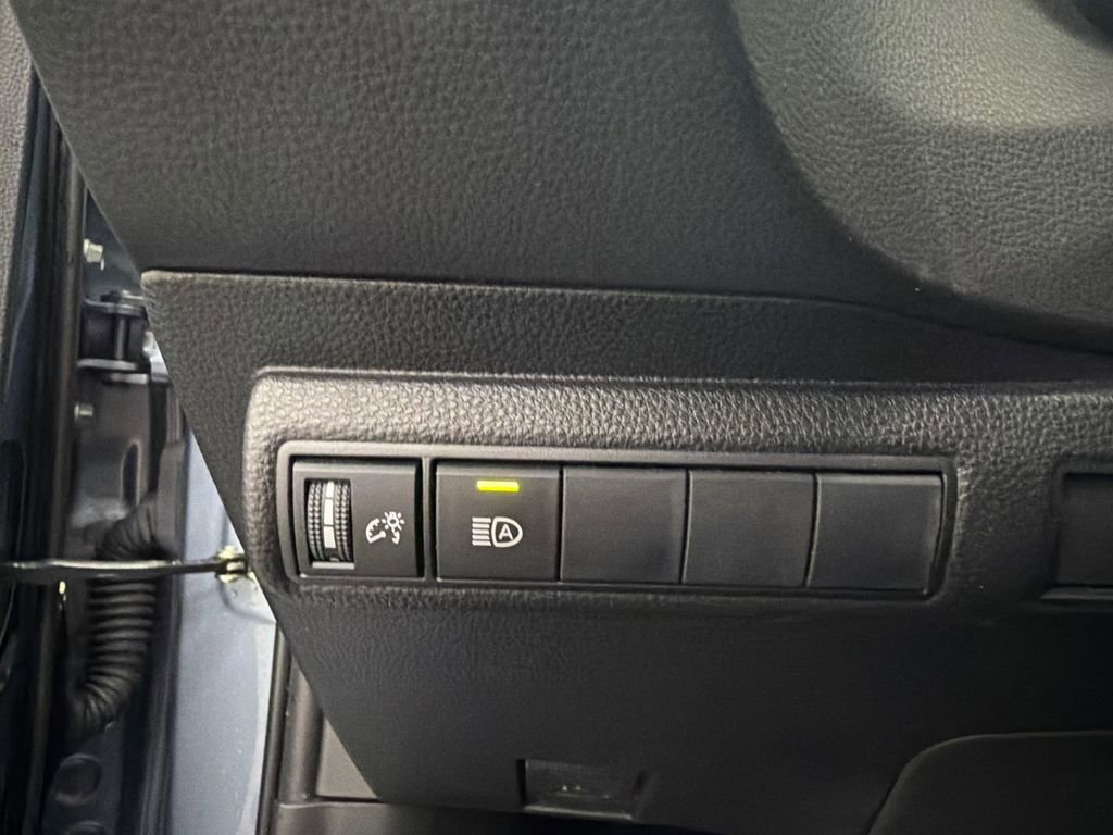 Used 2022 Toyota Corolla LE image 29