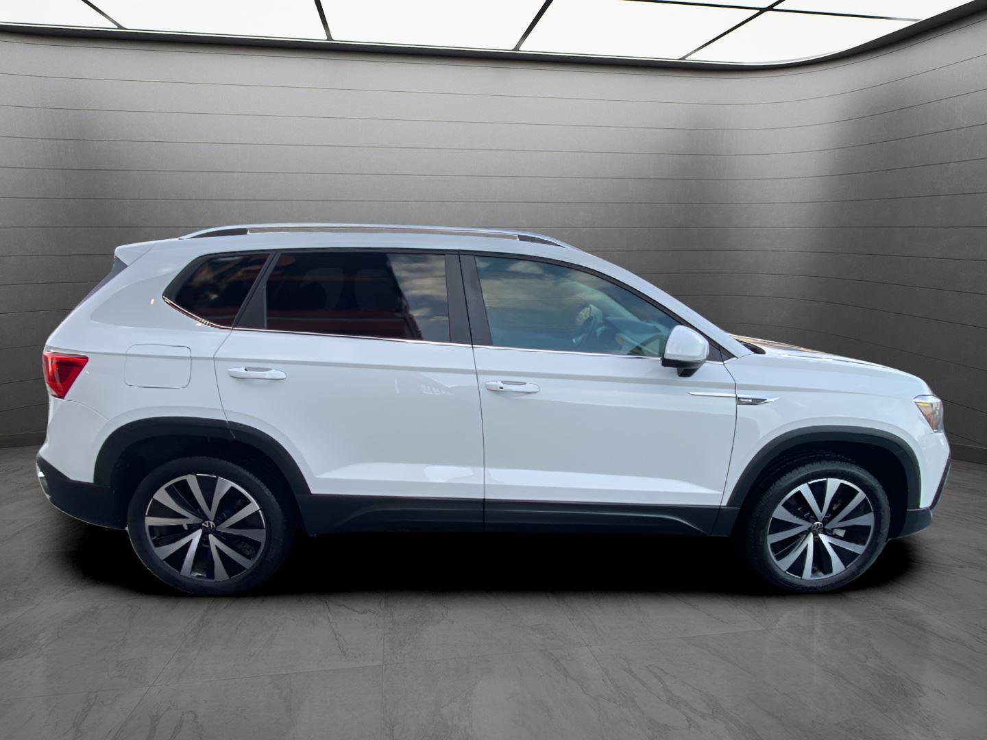 Used 2024 Volkswagen Taos SE image 6